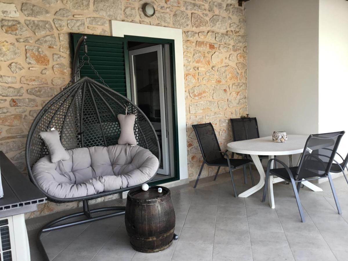 Stein Haus Villa Pirovac Luaran gambar