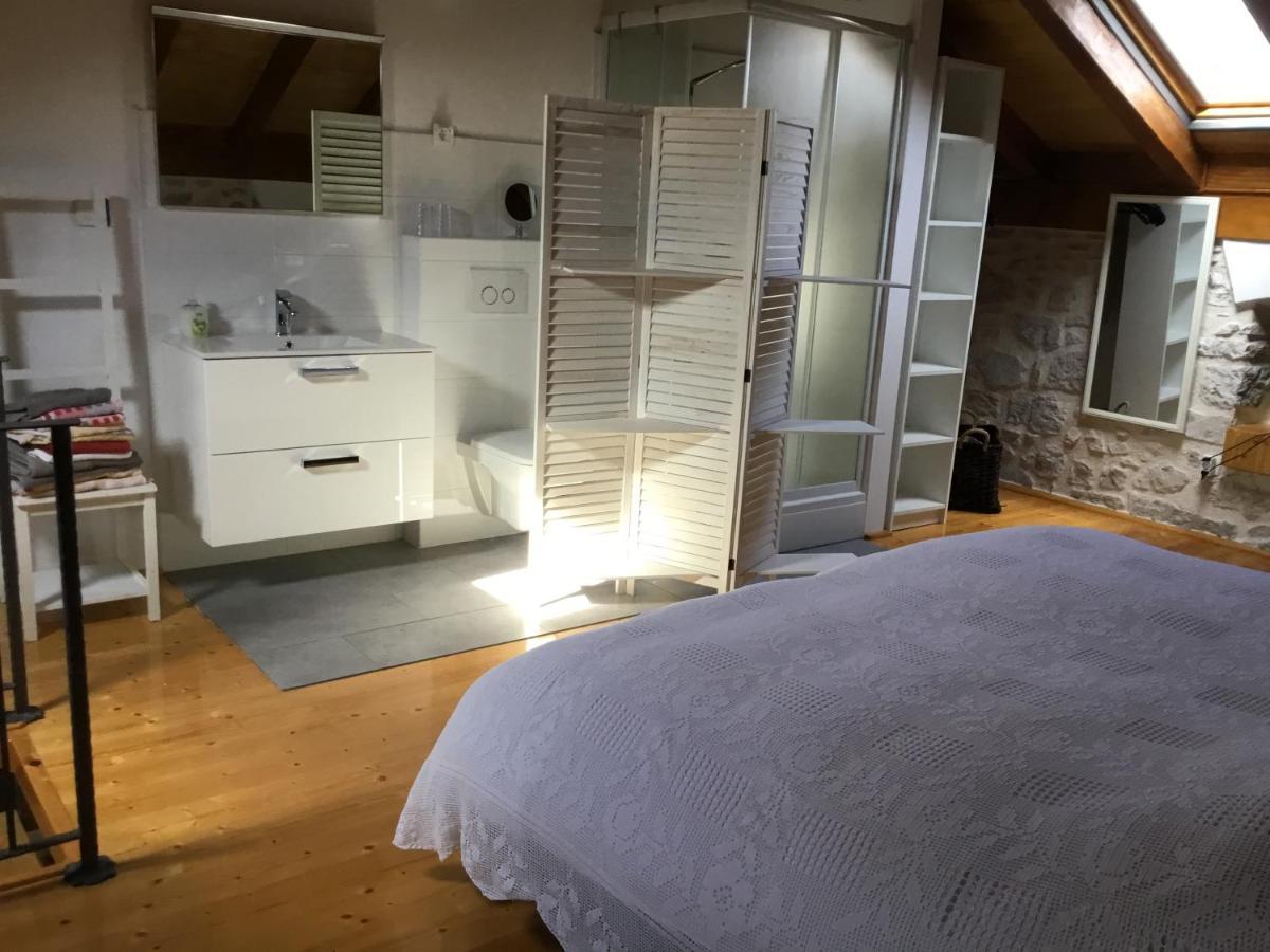 Stein Haus Villa Pirovac Luaran gambar