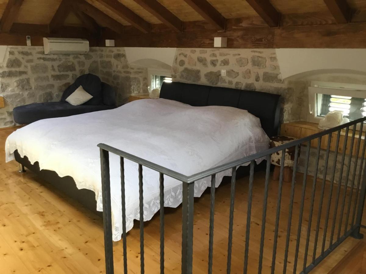 Stein Haus Villa Pirovac Luaran gambar