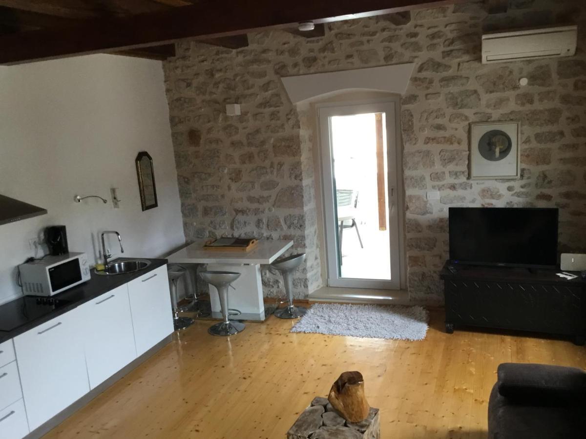Stein Haus Villa Pirovac Luaran gambar