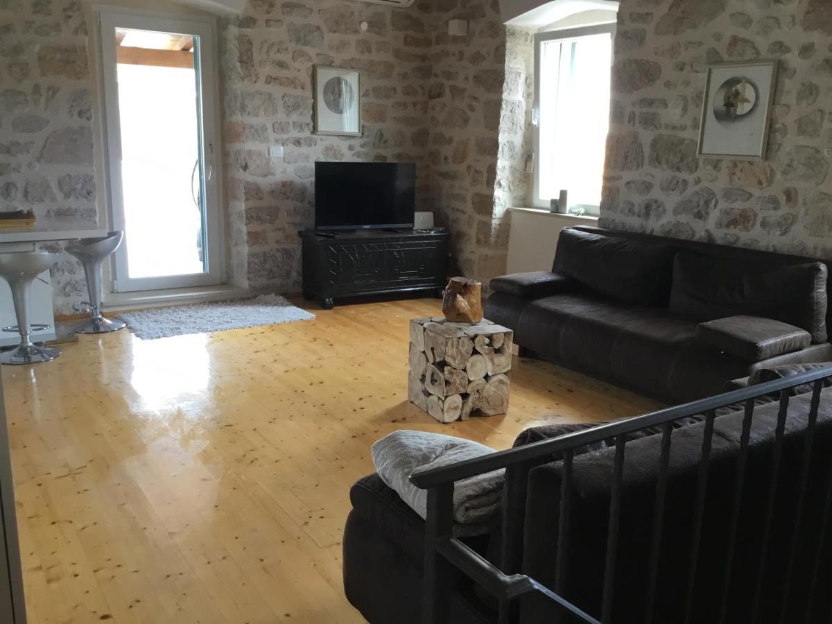 Stein Haus Villa Pirovac Luaran gambar