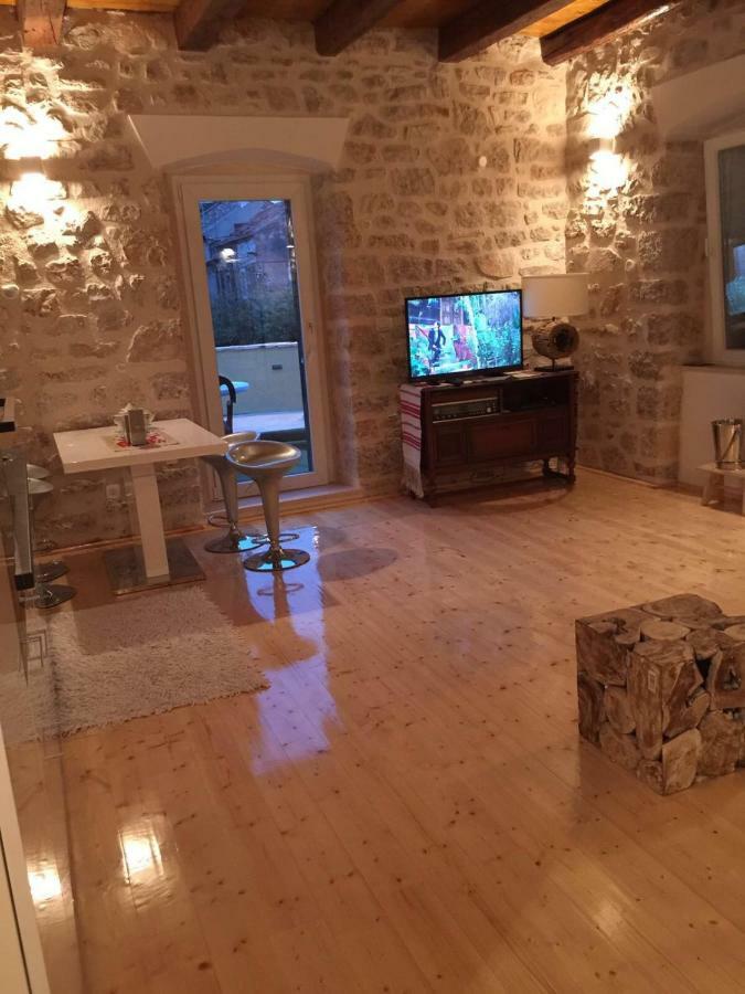 Stein Haus Villa Pirovac Luaran gambar