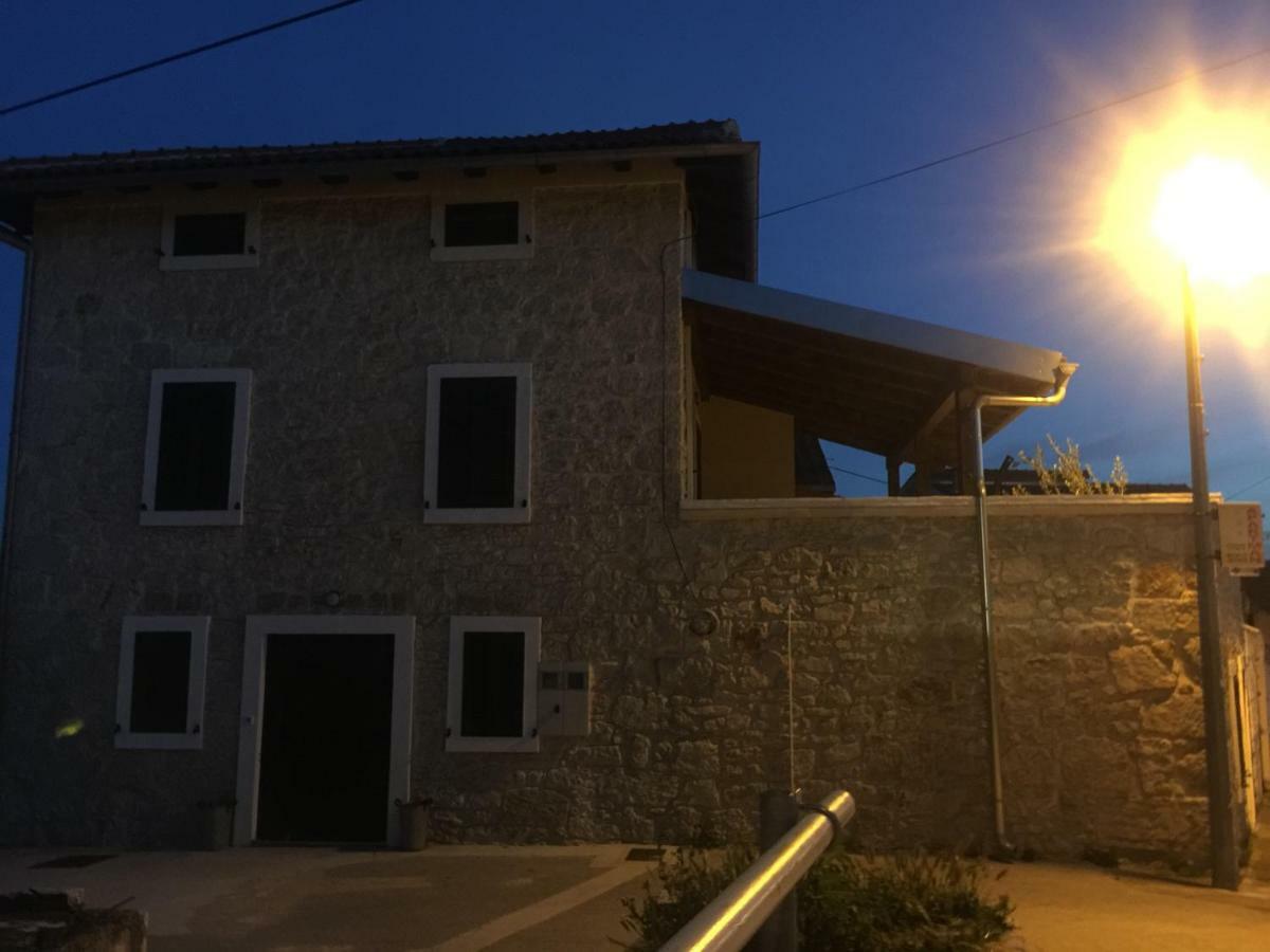 Stein Haus Villa Pirovac Luaran gambar