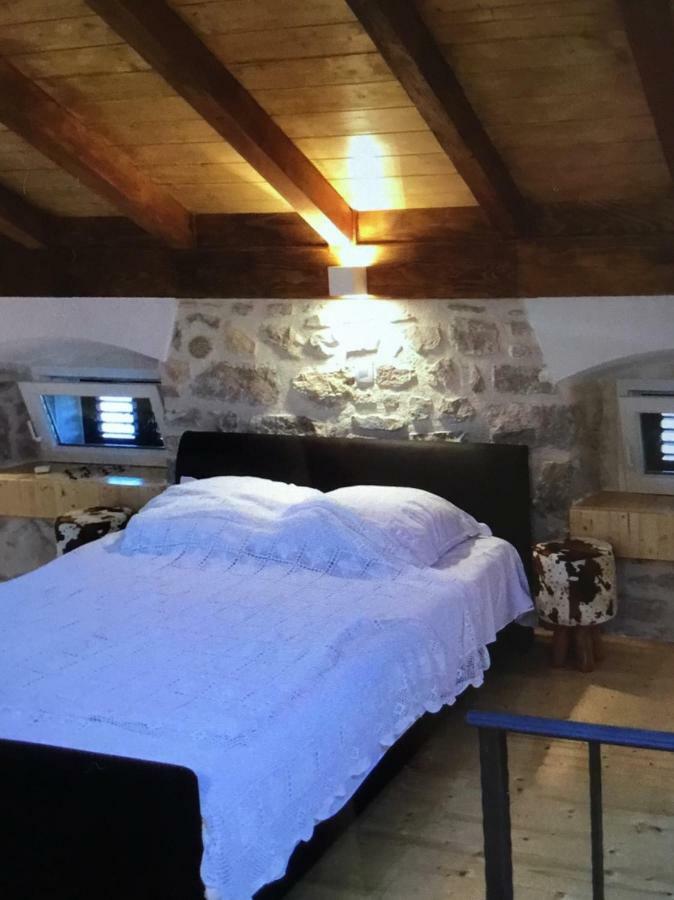 Stein Haus Villa Pirovac Luaran gambar